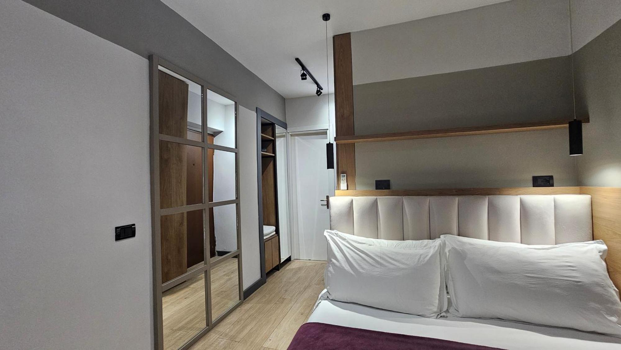 Tam Serviced Studio Apartments Next To Blloku Tirana Kültér fotó