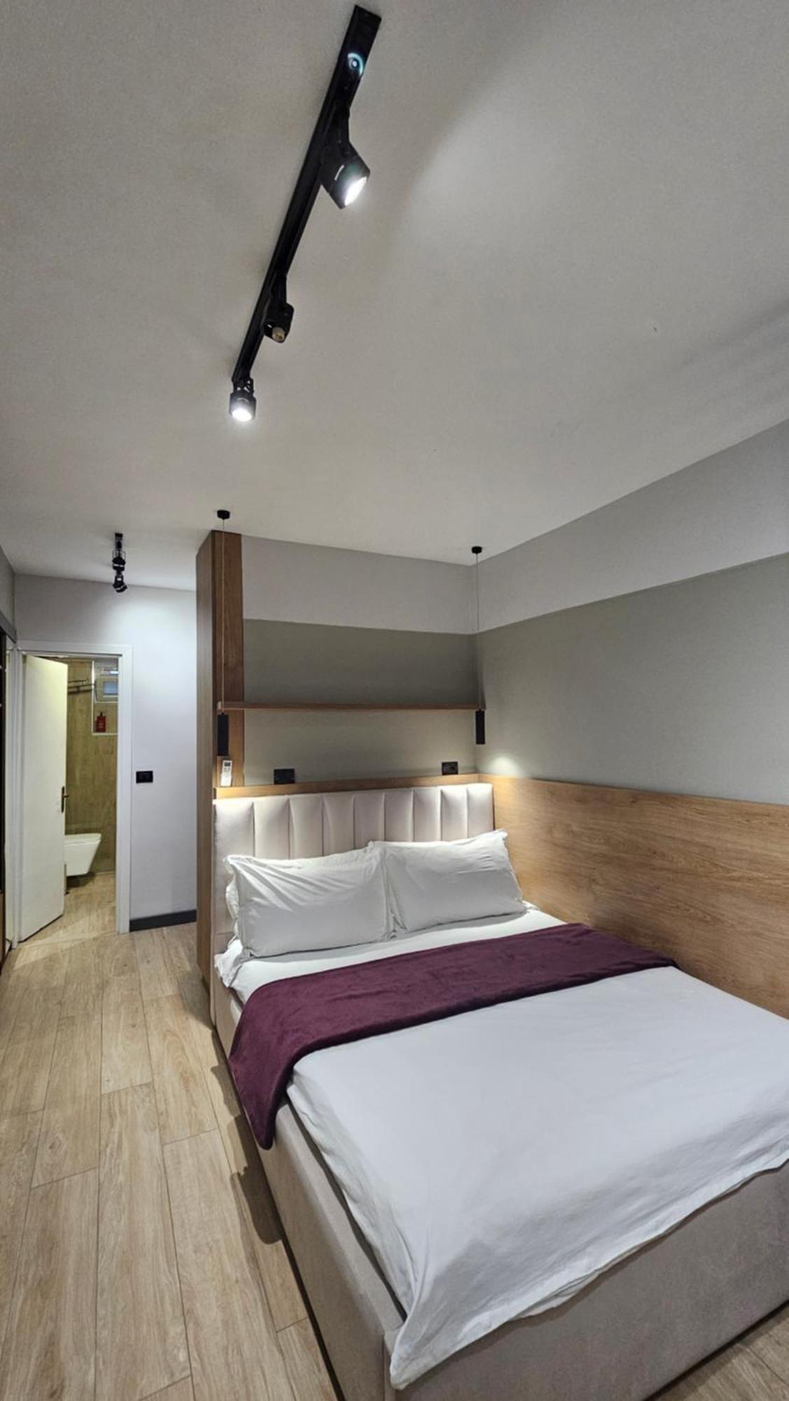 Tam Center Studio Apartment Next To Blloku No2 Tirana Kültér fotó