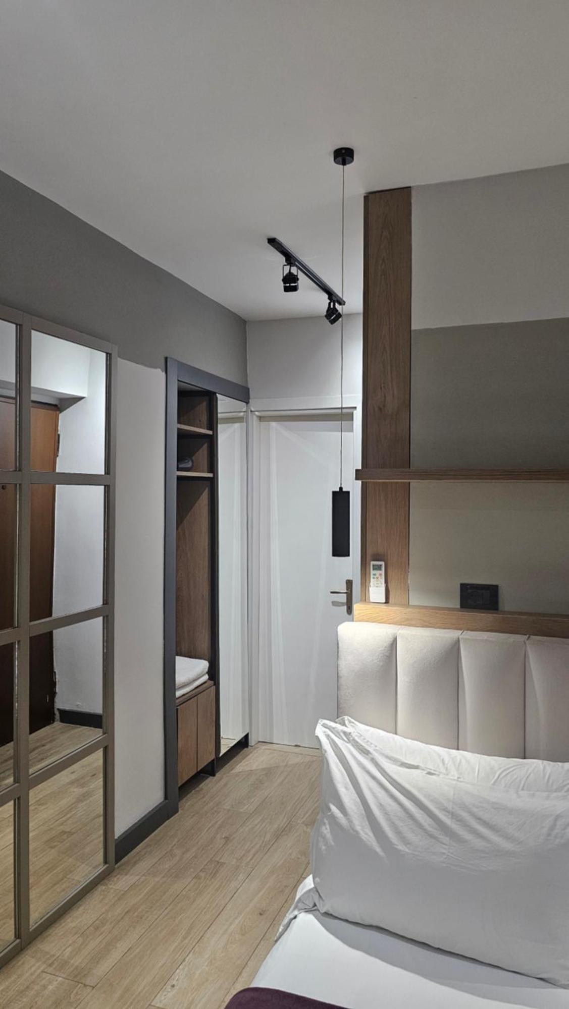 Tam Center Studio Apartment Next To Blloku No2 Tirana Kültér fotó
