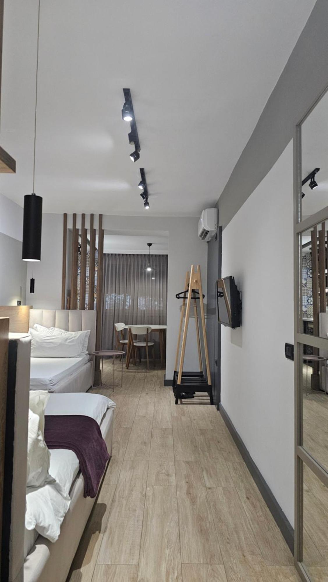 Tam Center Studio Apartment Next To Blloku No2 Tirana Kültér fotó