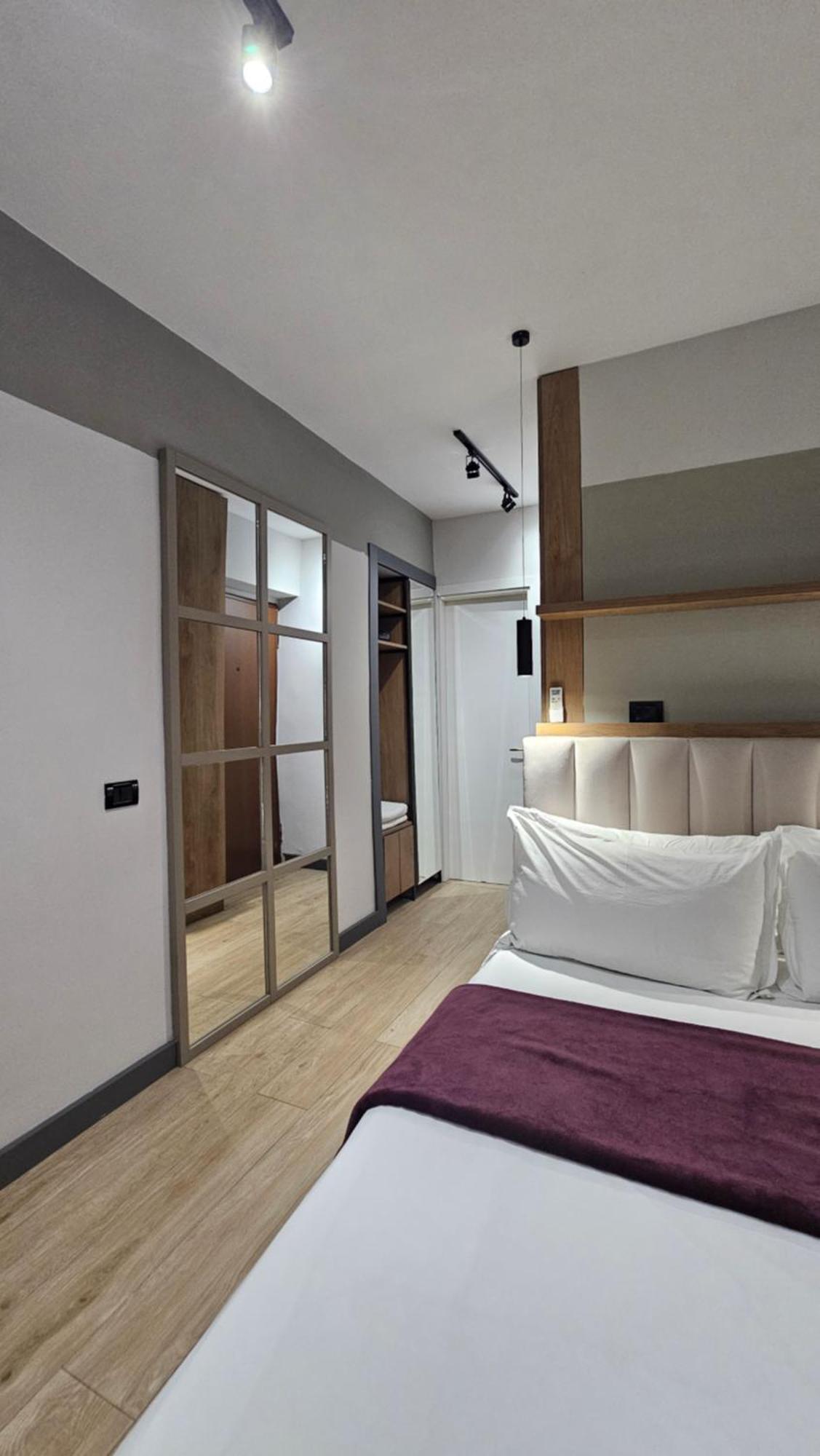 Tam Serviced Studio Apartments Next To Blloku Tirana Kültér fotó
